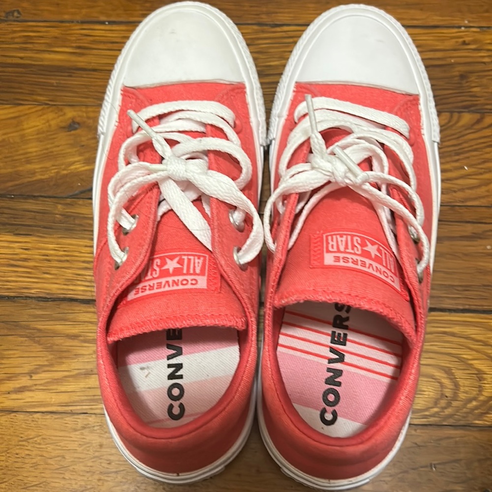 Converse Sneakers/ shoes